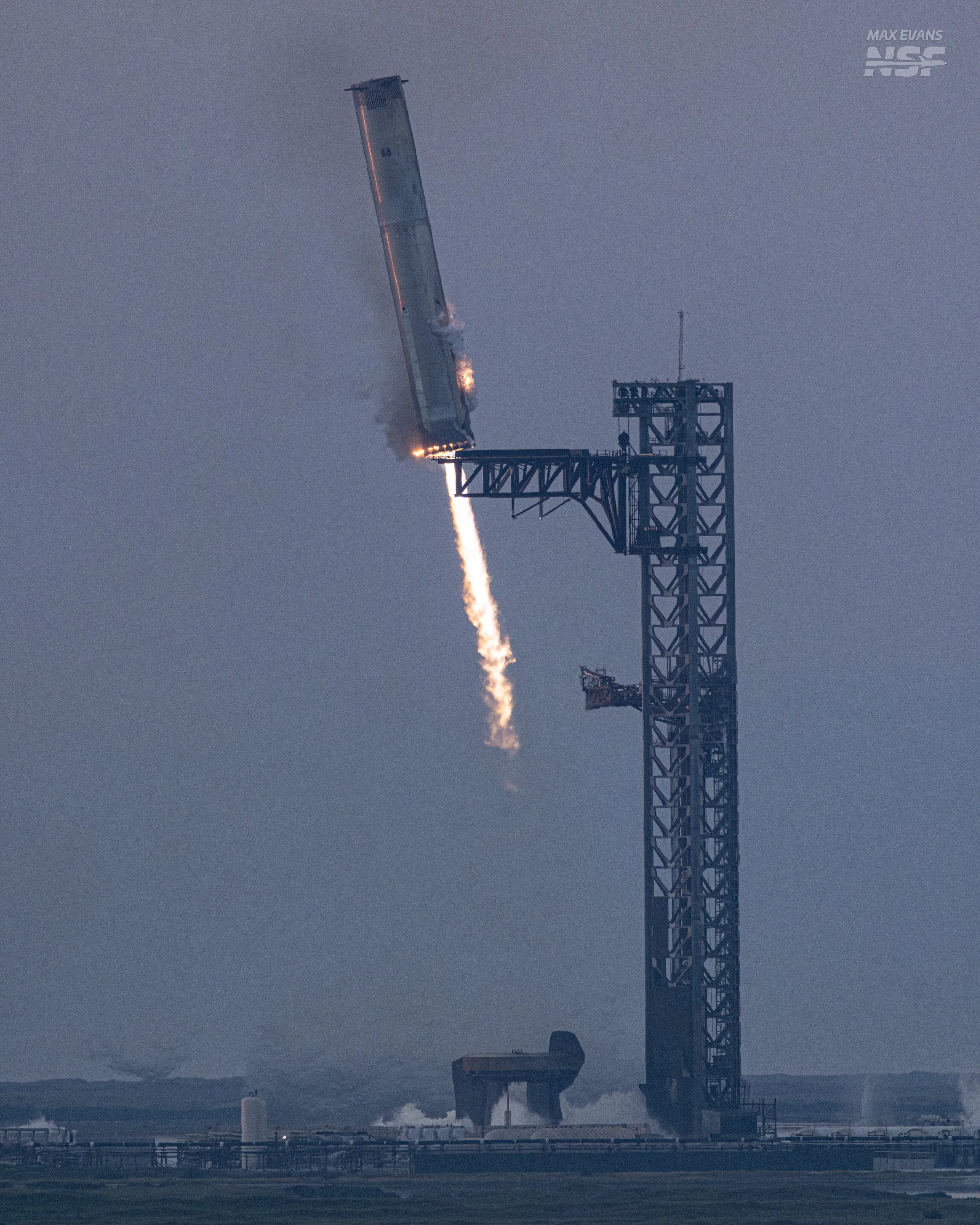 SpaceX впервые в истории посадила носитель корабля Starship после запуска #4