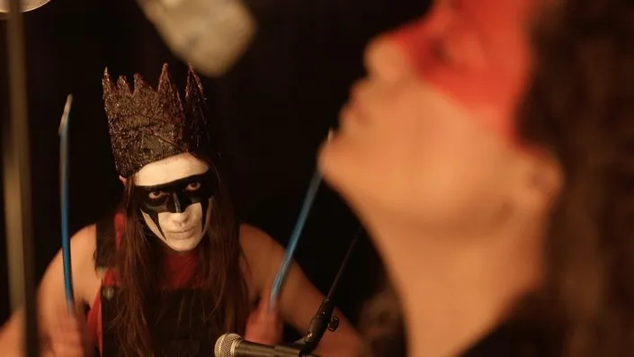 Мы думали что будем играть black metal, но маме больше нравится панк рок