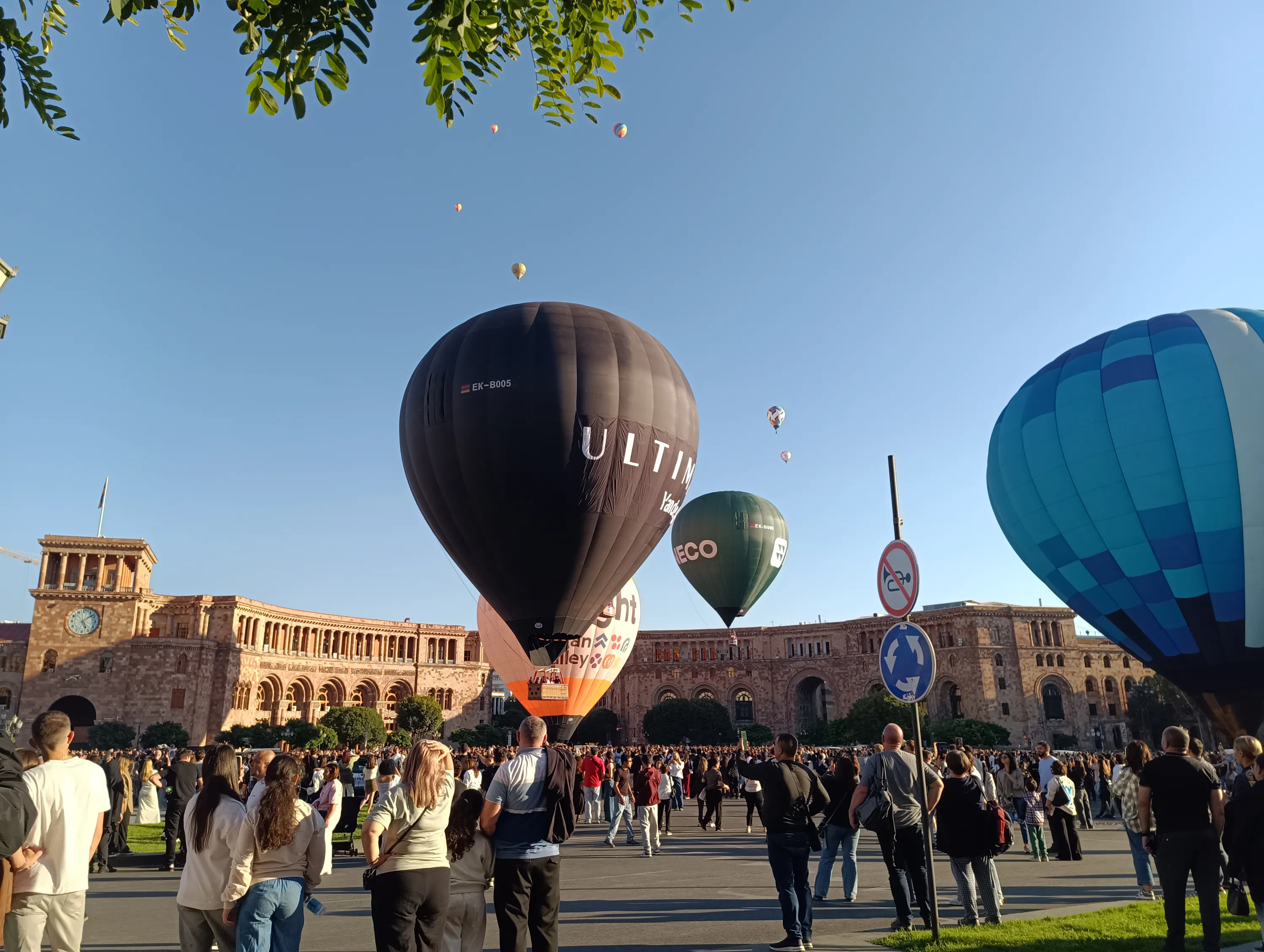Воздушные шарики в честь др Еревана 😍 #5