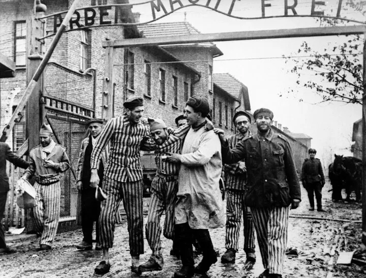 2 мая 1945, освобождение концентрационного лагеря "Освенцим".