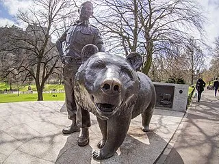  Мемориальная статуя, сады Уэст-Принсес-стрит, Эдинбург, Шотландия 