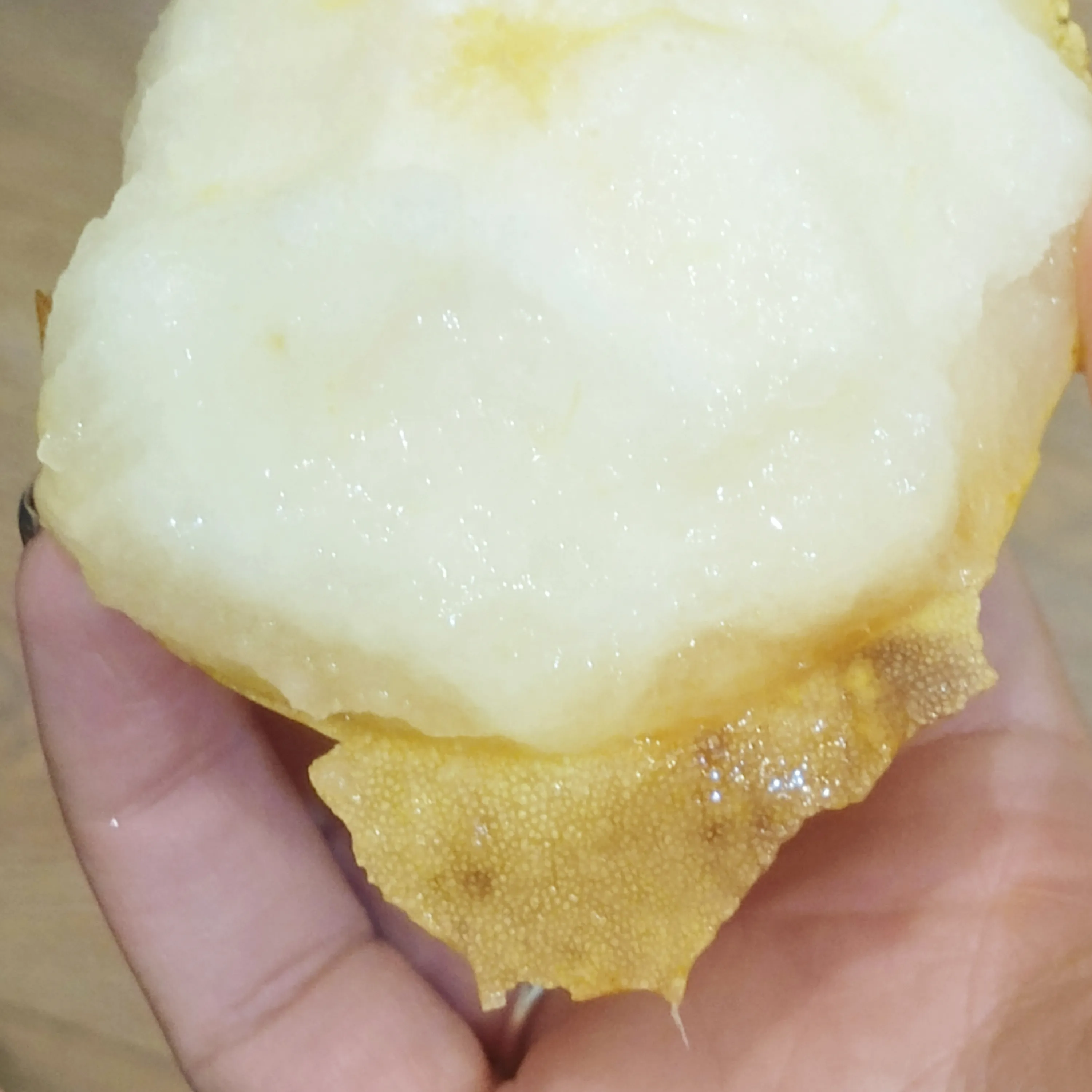 Это всего лишь внутренняя стороны кожуры груши 🤭