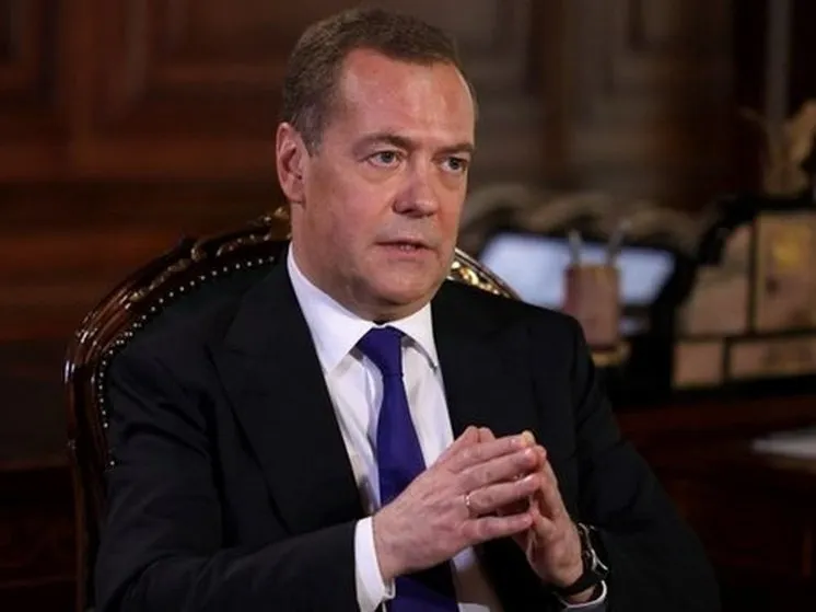 Дмитрий Медведев призвал не останавливаться и уничтожить украинское государство дотла #2