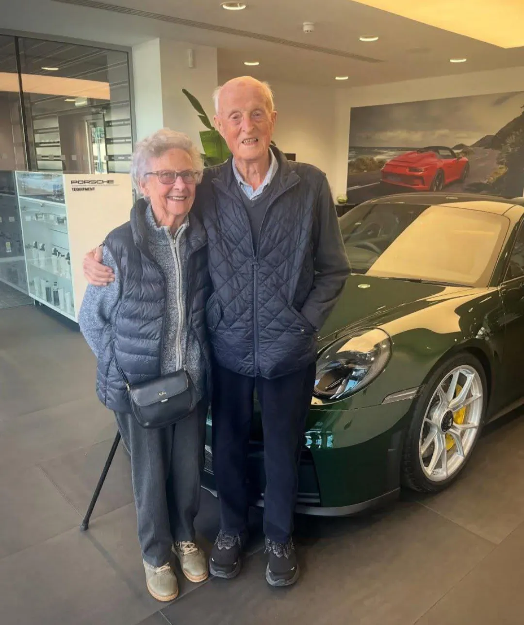 Пара в возрасте 92 лет купила Porsche 911 GT3 в честь 70-летия совместной жизни #2