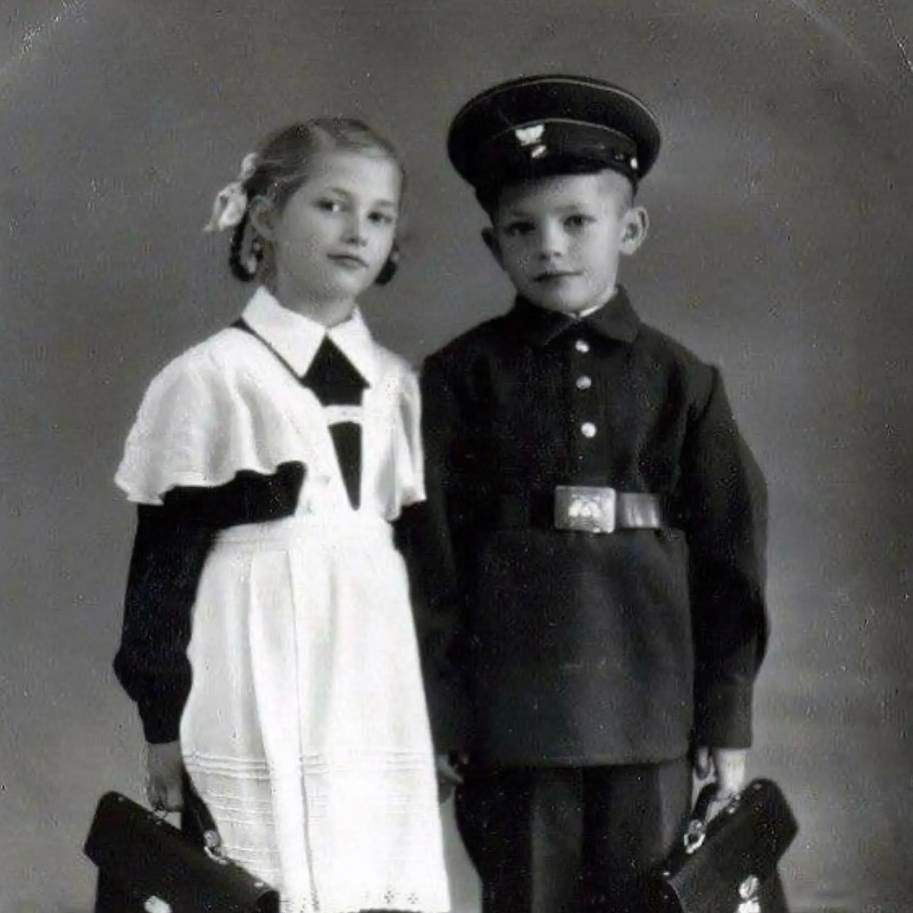 Школьная форма Сталина 1949 г.: кашемировые платья и строгие цвета #2