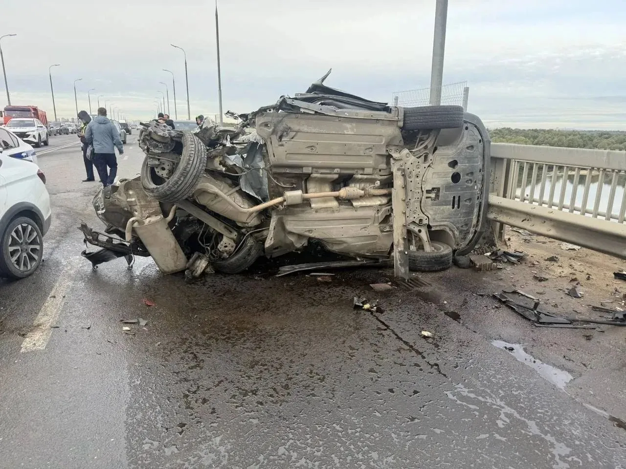 Два человека погибли в ДТП с тремя автомобилями на Солотчинском мосту в Рязани #5
