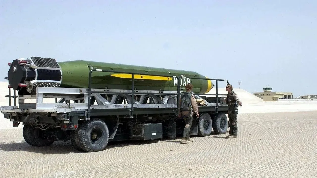 Пентагон рассматривает применение «Матери всех бомб» GBU-43/B MOAB против Ирана  #1