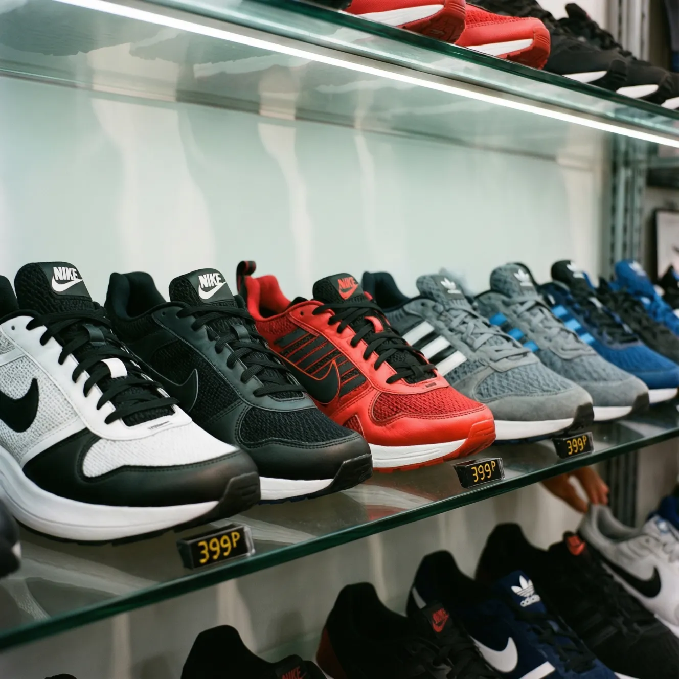 Все кроссовки Nike и Adidas в российских ТЦ оказались подделкой: проверка экспертов выявила ноль оригиналов #2