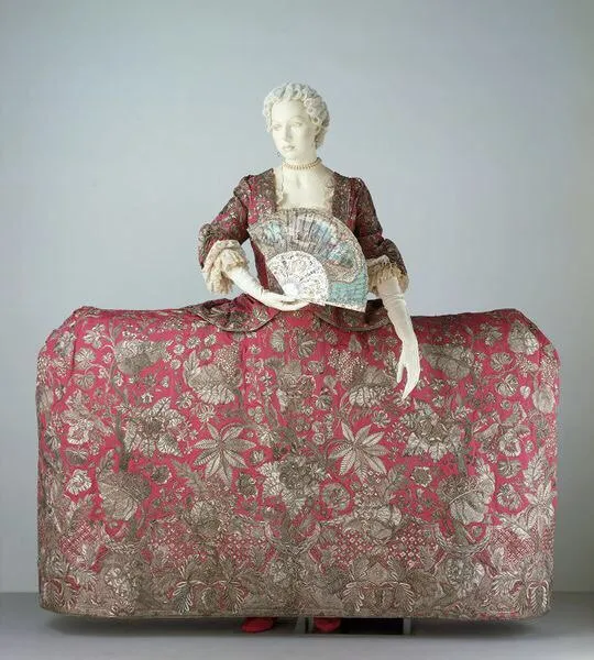 Панье (фр. panier – корзина), делалось из ивовых прутьев, китового уса или железных прутьев, обтянутых полотном. Мода 1760-1780 гг. #1