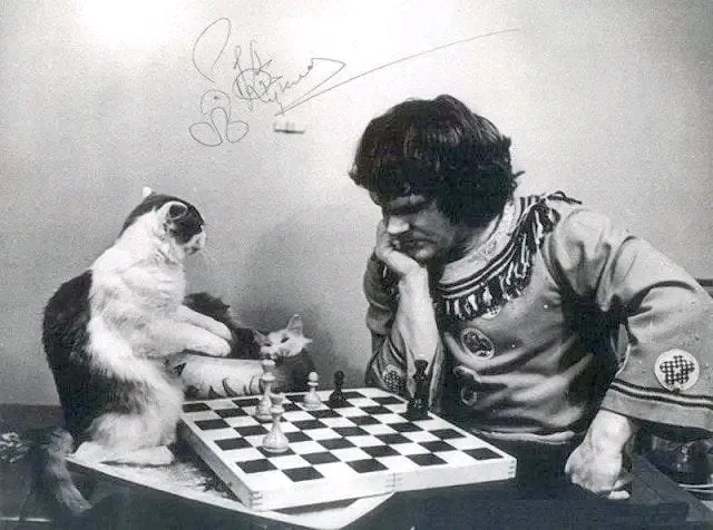 Юрий Куклачев со своим котом) 