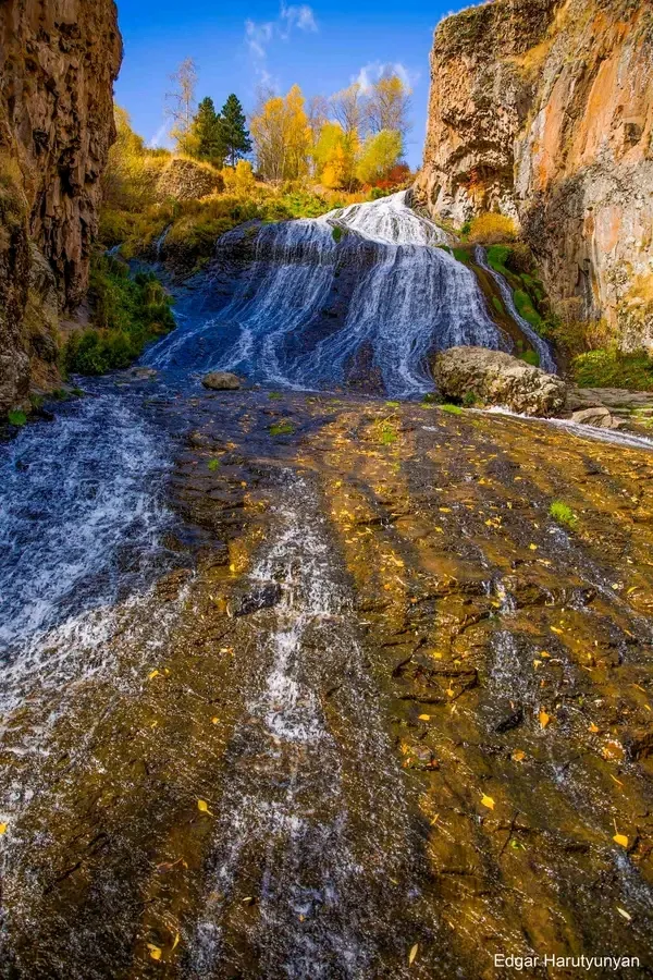 Шакинский водопад. Армения.  Осень.
