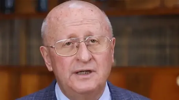 Гинцбург рассказал, когда разрешат применять онковакцину #1