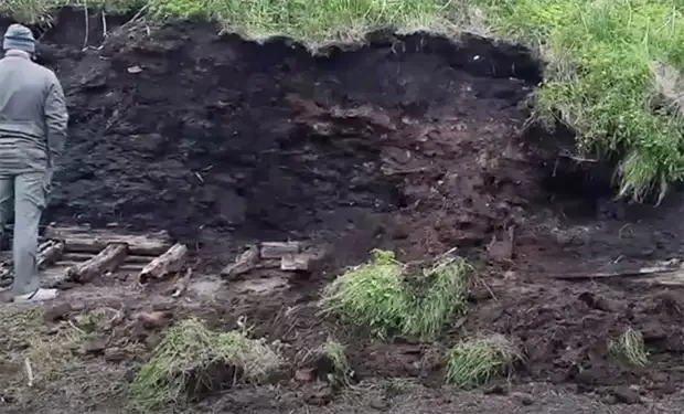 5 лет назад в вечной мерзлоте был найден остов крупного корабля. На борту были следы разных животных, словно это Ковчег #4