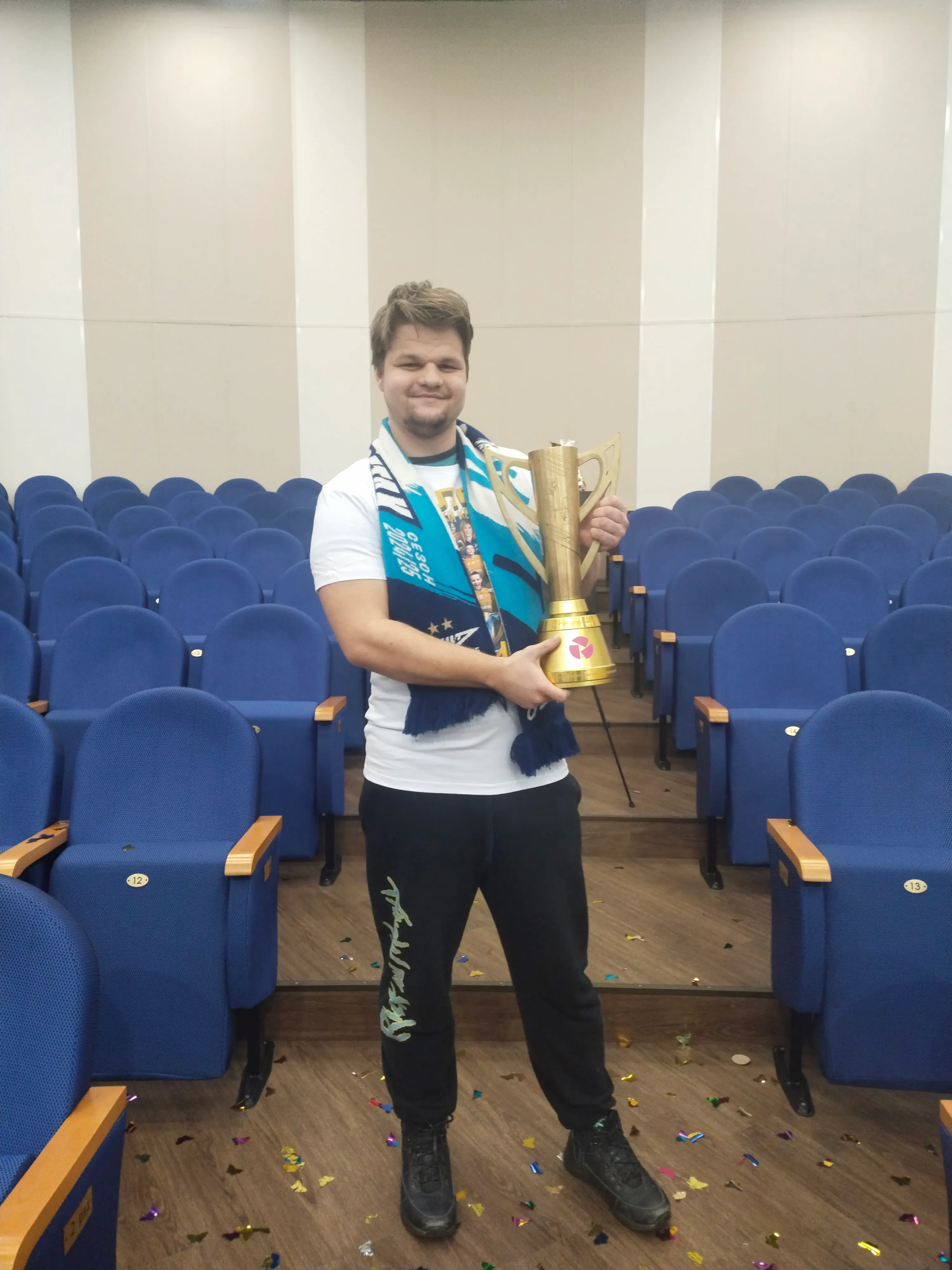 Я с чемпионским кубком 
