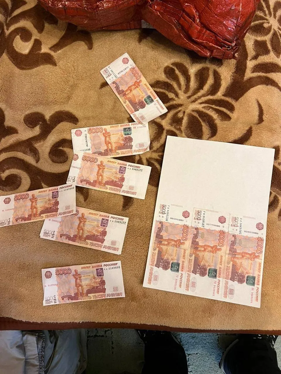 В Питере дед печатал деньги на принтере и расплачивался ими в магазине #3
