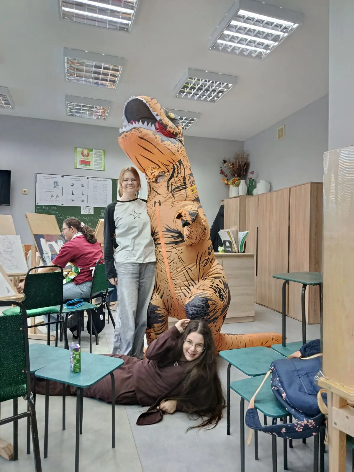 История с костюмом динозавра #3