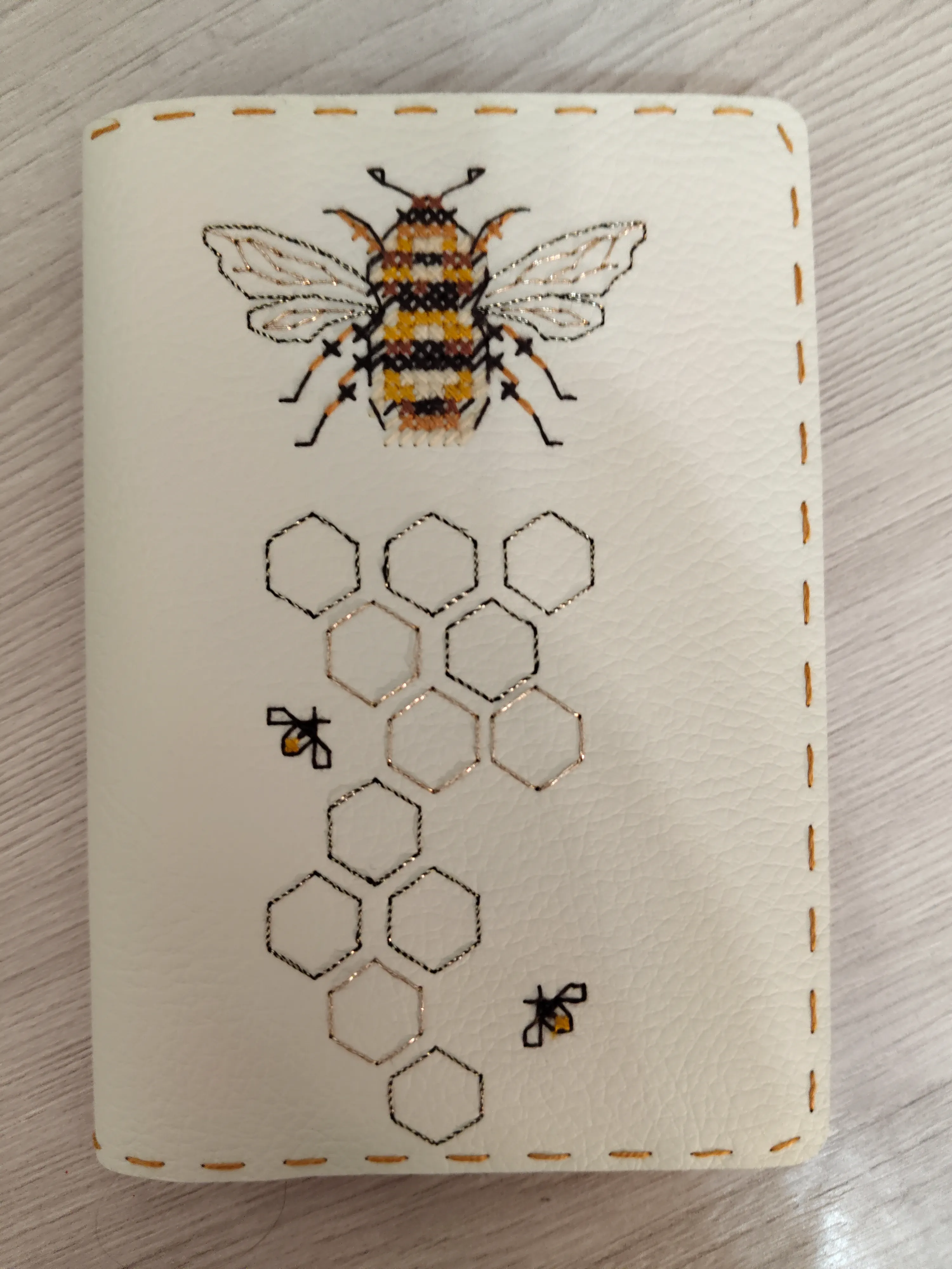 Обложка на паспорт Шмель 🐝 #1
