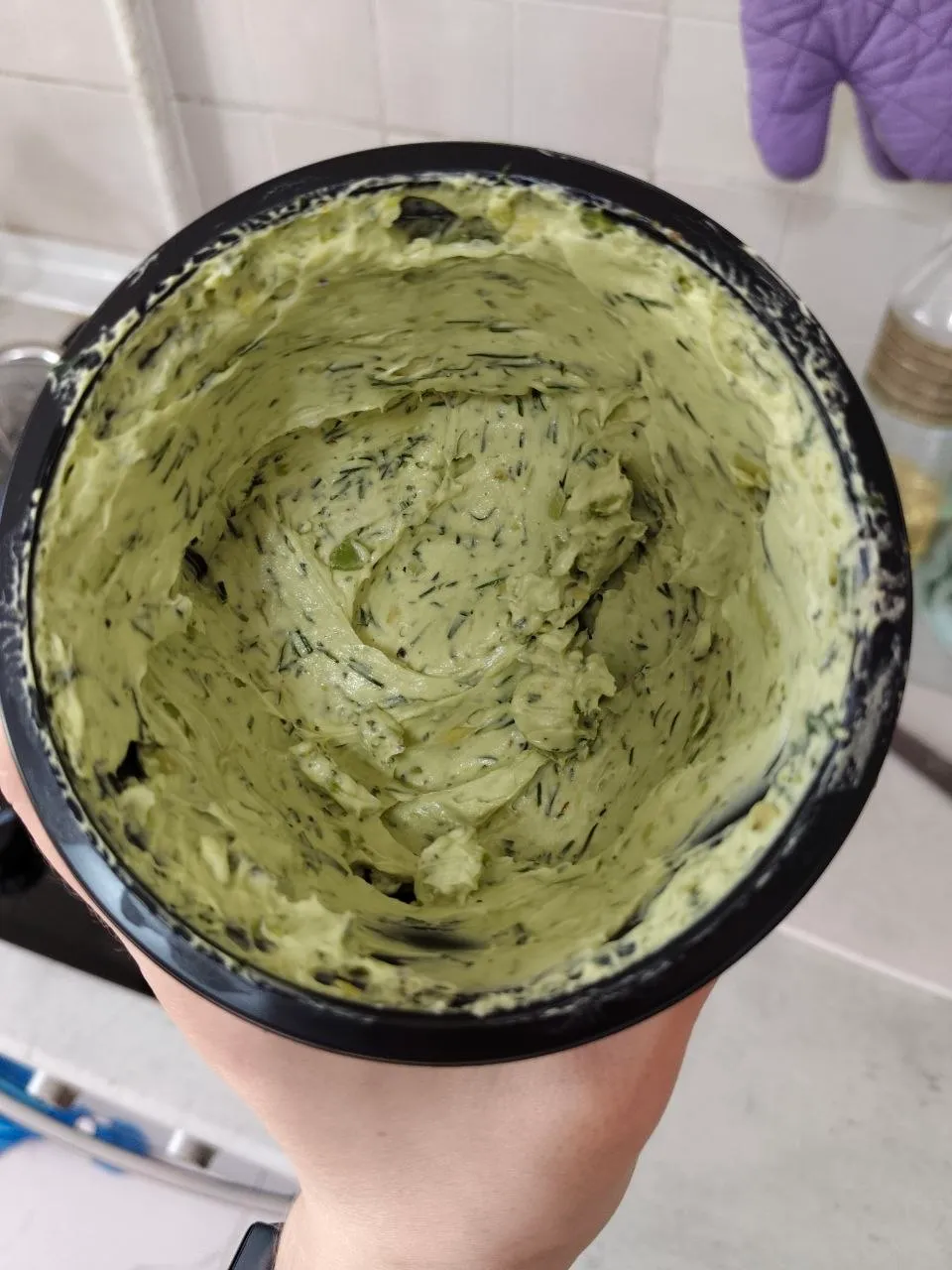 Авокадовое масло. Получилось кстати очень вкусно. Мазюкали на тосты и делали различные вариации бутербродов