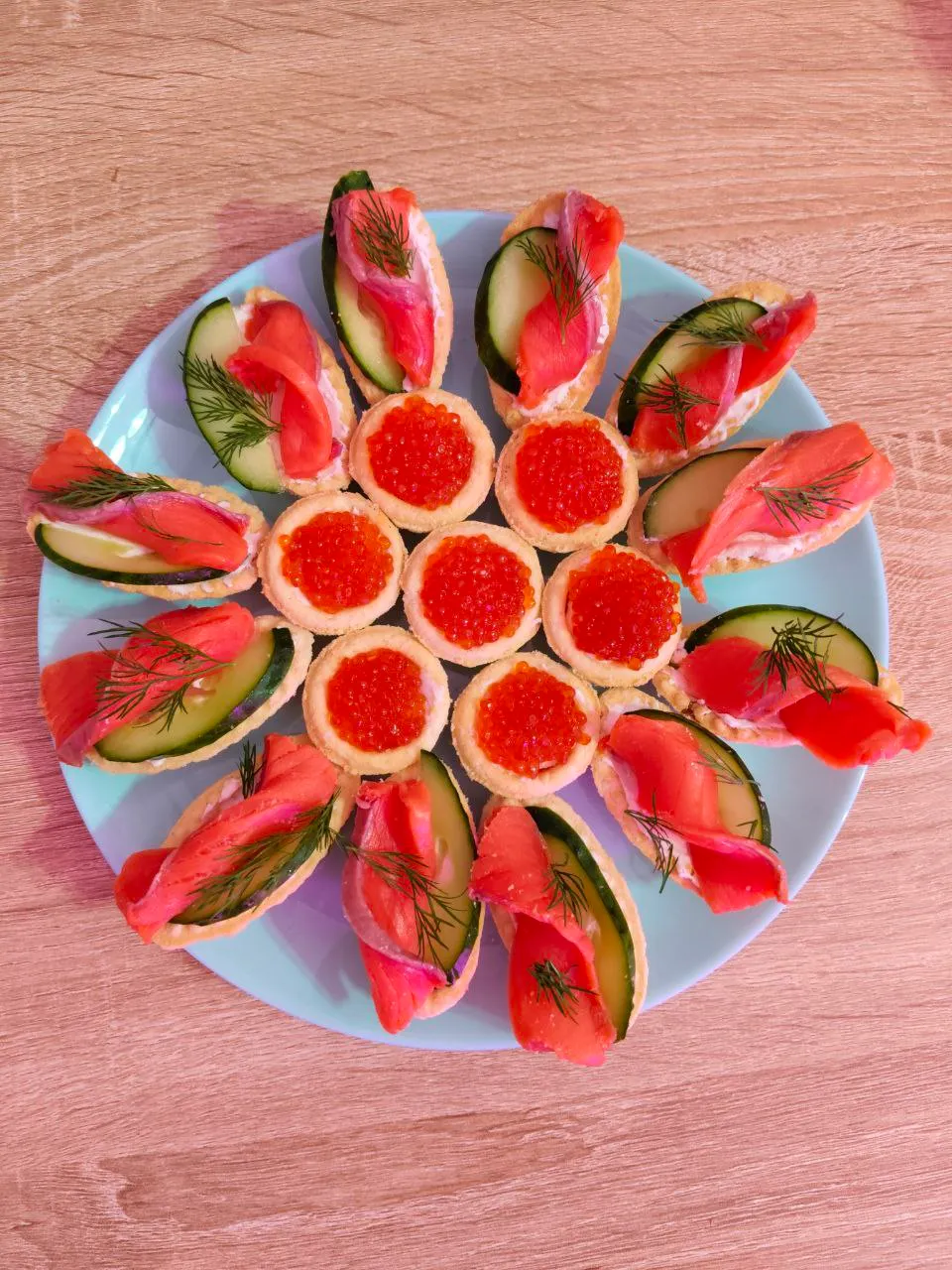 Тарталетки со сливочным сыром и икрой